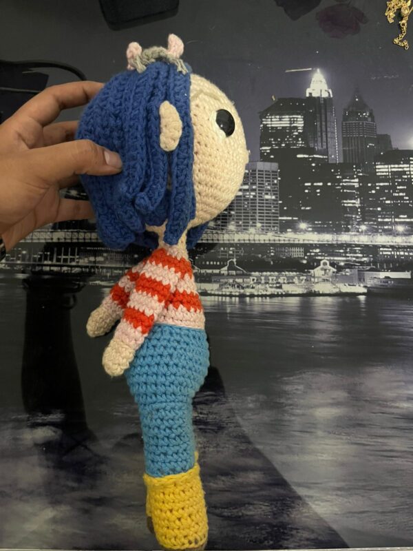 Coraline muñeca de estambre